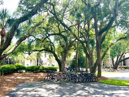 Top Floor Private Villa Close to Everything Amenity Cards Available 1819