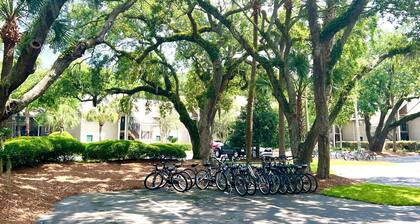 Top Floor Private Villa Close to Everything Amenity Cards Available 1819