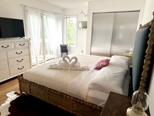 Top Floor Beach Retreat Tennis Courts Views 1812