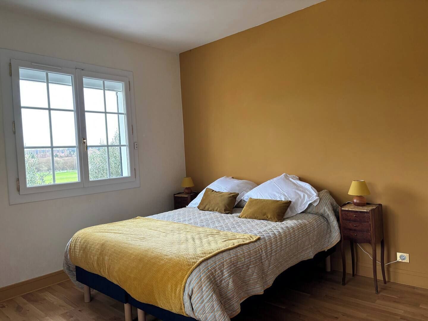 8 chambres, fer et planche à repasser, Wi-Fi, draps fournis