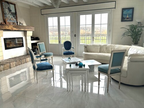 Beautiful, 1h to Paris, 8-bedroom country house in soothing Normandie