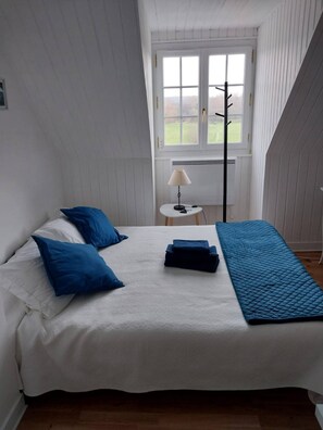 8 chambres, fer et planche à repasser, Wi-Fi, draps fournis
