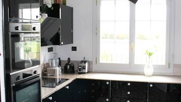 Micro-ondes, four, plaque de cuisson, lave-vaisselle