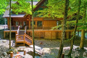 Terrace/patio - Gatlnburg Cabin Creek Retreat (Gatlinburg)