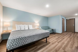 Suite, 1 King Bed, Non Smoking | WiFi (free)