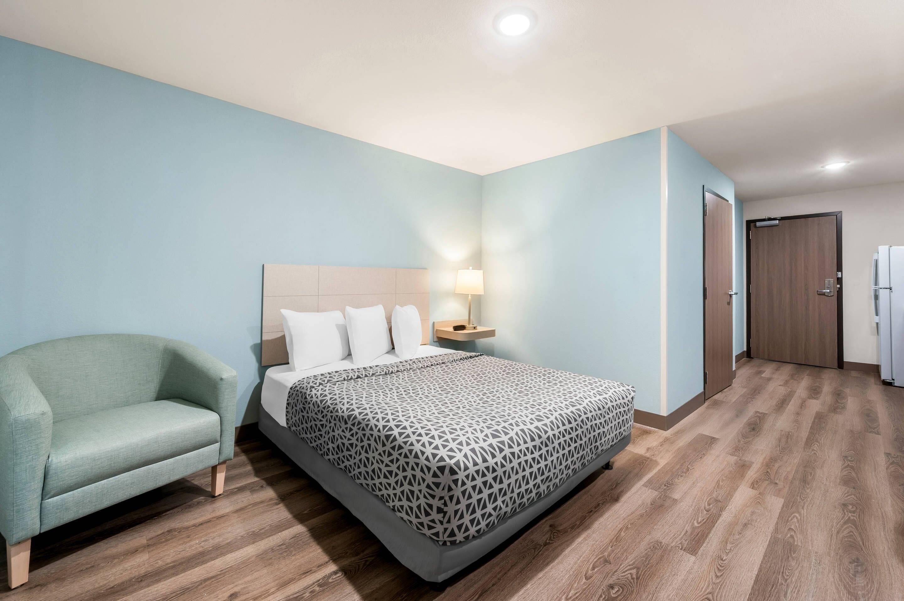 Suite, 1 grand lit, douche accessible en fauteuil roulant, non-fumeur | Accès au Wi-Fi (inclus)