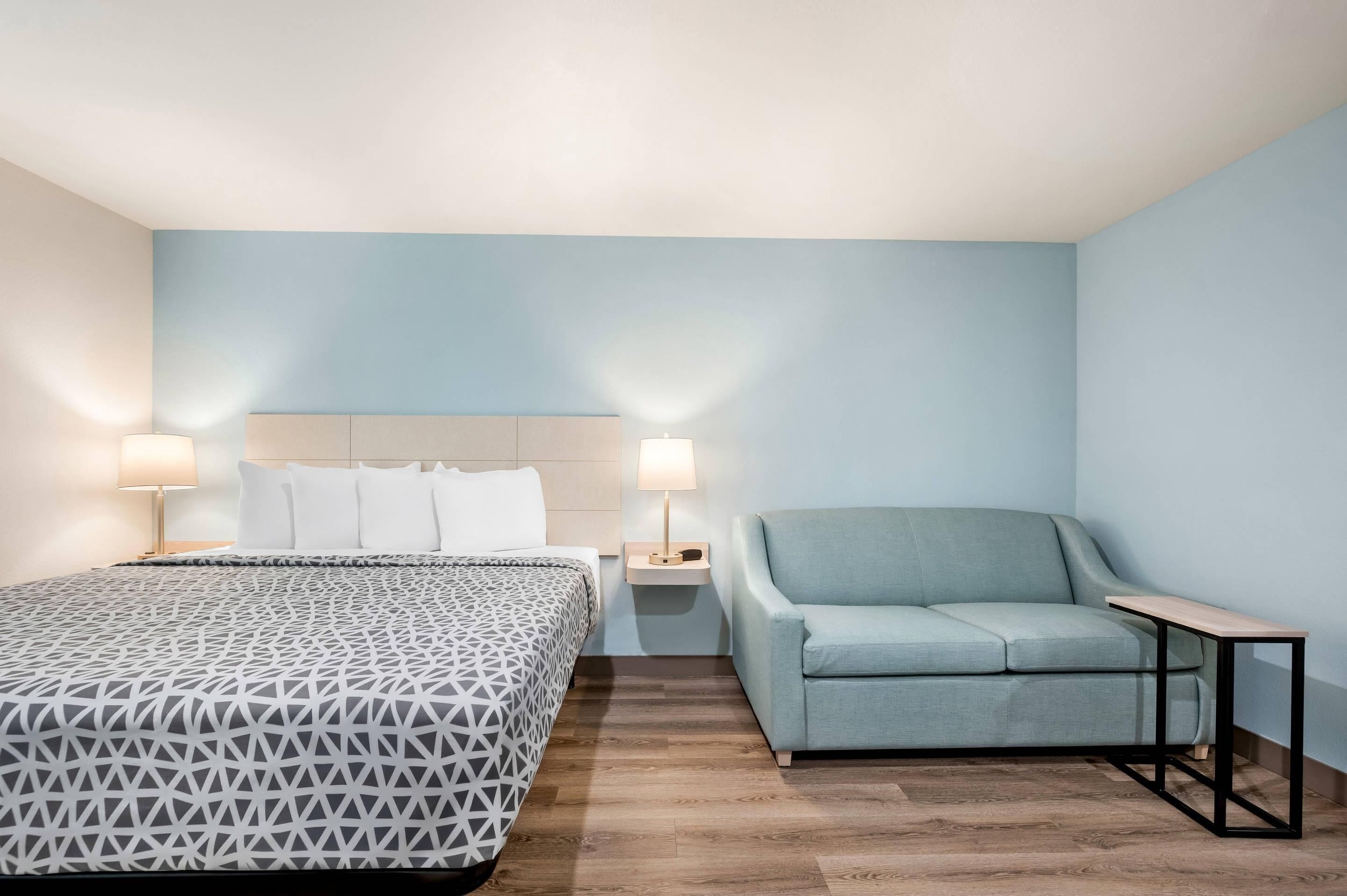 Suite, 1 King Bed, Non Smoking | Free WiFi