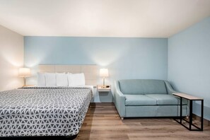 Suite, 1 King Bed, Non Smoking | WiFi (free) - Woodspring Suites Baton Rouge Airport (Baton Rouge)