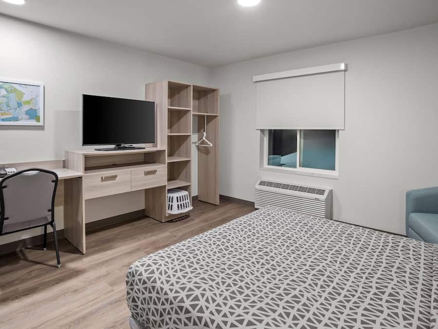 WiFi (free), bed sheets