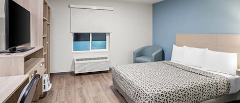 Suite, 1 Queen Bed, Accessible Bathtub, Non Smoking | Free WiFi