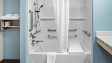 Suite, 1 grand lit, baignoire accessible aux personnes à mobilité réduite, non-fumeurs | Wi-Fi gratuit