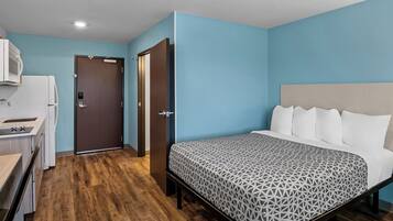 Suite, 1 Queen Bed, Non Smoking | WiFi (free)