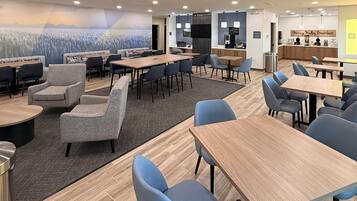 Petit déjeuner complet compris tous les jours