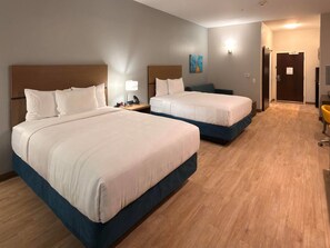 룸, 더블침대 1개, 금연 (Efficiency) | 각각 다르게 가구 비치, 책상, 노트북 작업 공간, 암막 커튼