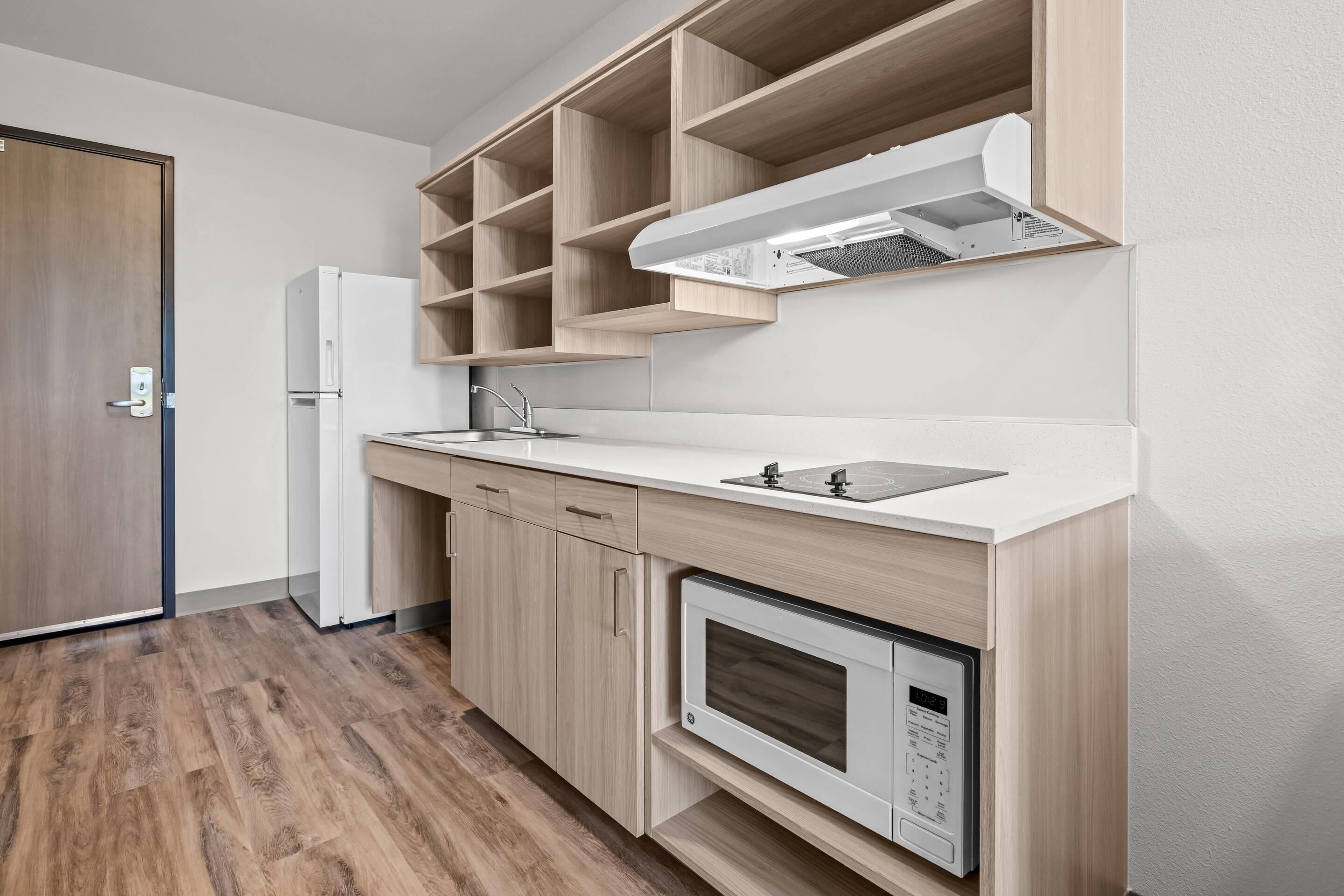 Suite, 1 grand lit, douche accessible en fauteuil roulant, non-fumeur | Accès au Wi-Fi (inclus)