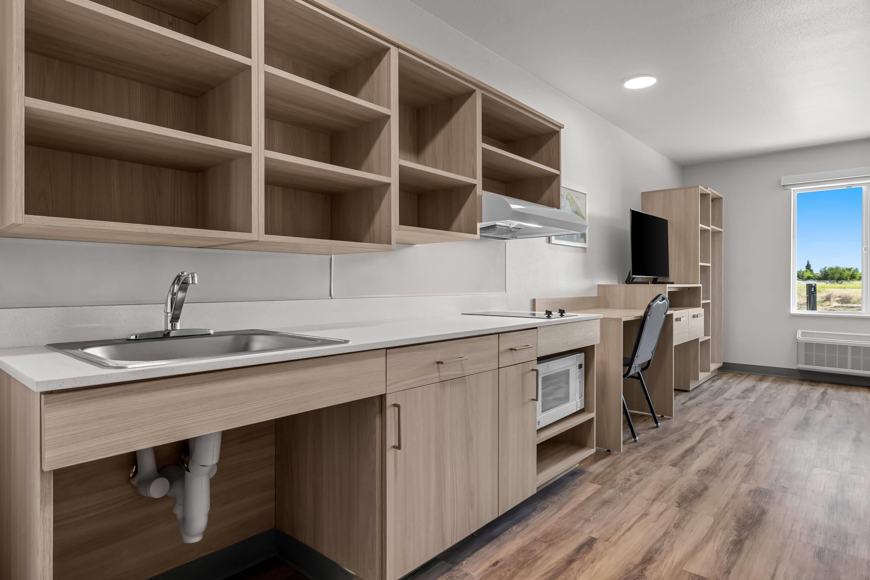Suite, 1 grand lit, douche accessible en fauteuil roulant, non-fumeur | Accès au Wi-Fi (inclus)