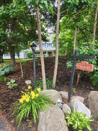 Charming 3-bedroom home close to TRACK, SPAC, ADK'S