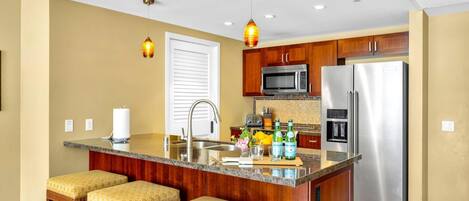 Microondas, horno, lavavajillas y cafetera y tetera