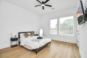 3 Schlafzimmer, Zimmersafe, Schreibtisch, Bügeleisen/Bügelbrett