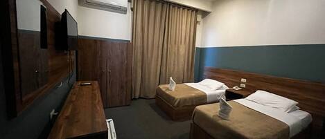 9 bedrooms, WiFi, bed sheets