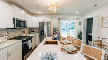 Micro-ondes, four, plaque de cuisson, lave-vaisselle