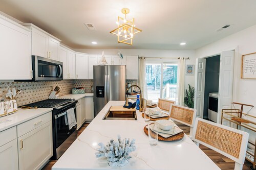 Charming Coastal Cottage in Historic Downtown Summerville