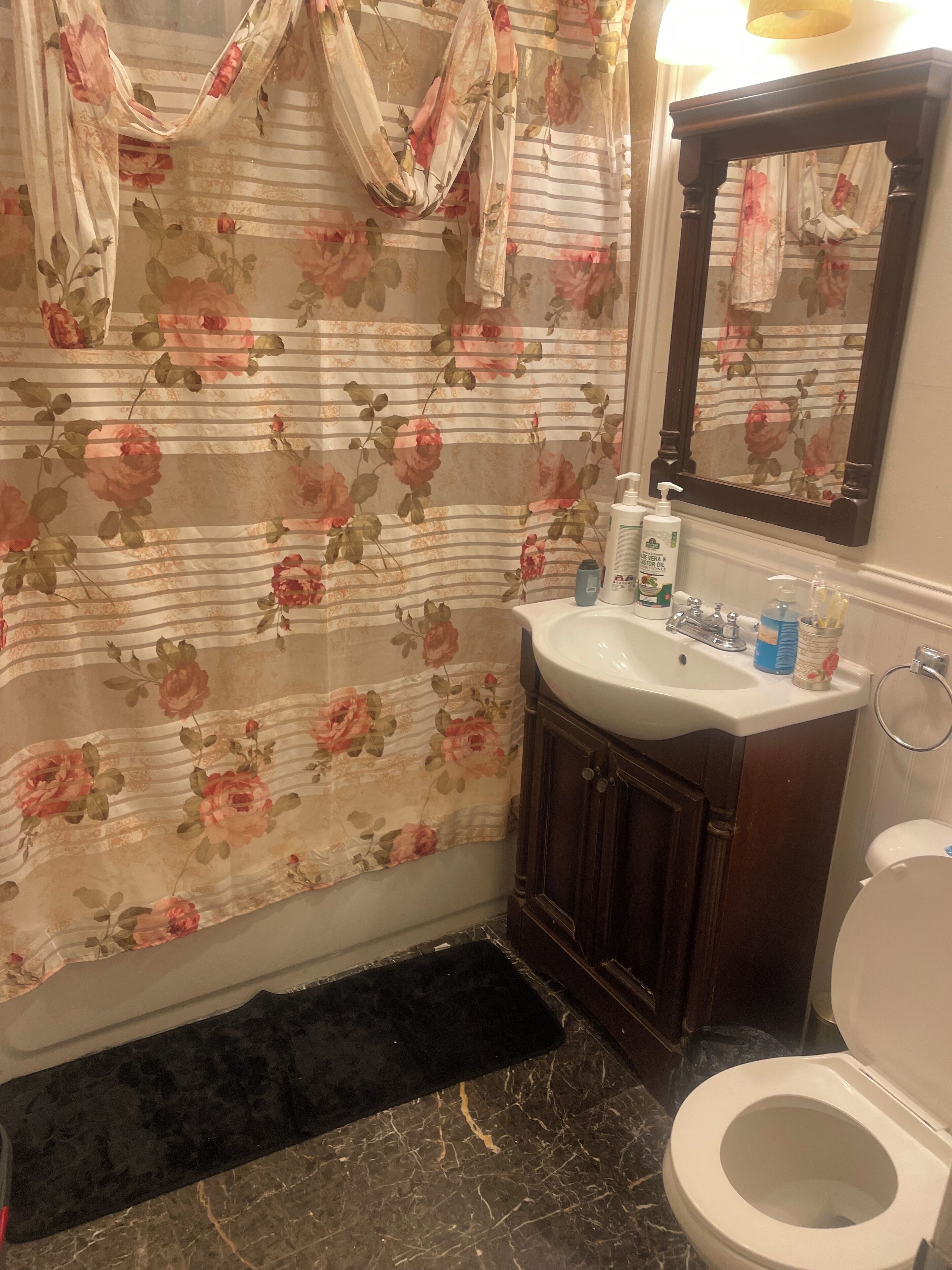 毛巾、肥皂、卫生纸