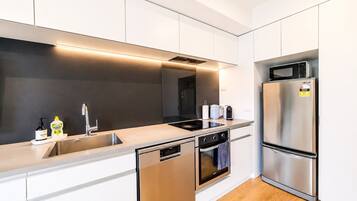 Coffee/tea maker, fridge, microwave, oven