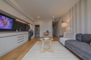 TV - Sydenham Escape with Patio and Parking (Christchurch)