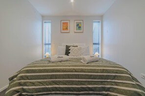 Iron/ironing board, WiFi, bed sheets - Sydenham Escape with Patio and Parking (Christchurch)