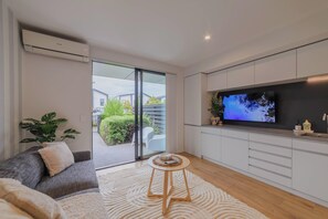 TV - Sydenham Escape with Patio and Parking (Christchurch)