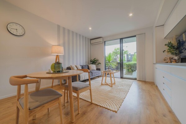 TV - Sydenham Escape with Patio and Parking (Christchurch)