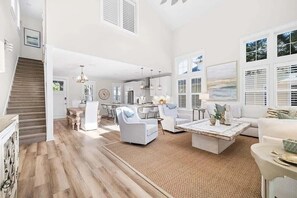 TV - 🦩Book Me Baby! Happy Together ~ Golf Cart ~ Pet-Friendly🦩 (Miramar Beach)