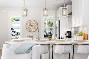 Fridge, microwave, oven, stovetop - 🦩Book Me Baby! Happy Together ~ Golf Cart ~ Pet-Friendly🦩 (Miramar Beach)