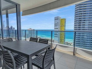 Outdoor dining - Luxury High-Rise Living | Oracle Tower 2 Level 30 (Broadbeach)