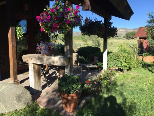 Spacious cabin and studio in beautiful Mancos with AC and heat