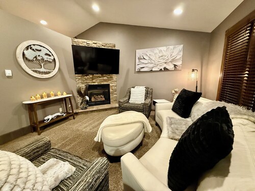 Lotta Shangri-La • Sauna • Easy Access to I229