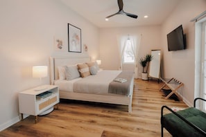 3 bedrooms, iron/ironing board, WiFi, bed sheets - Mancelona Train Depot - A Northern Michigan Gem - 15 minutes from Boyne Mountain (Mancelona)