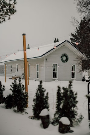 Exterior - Mancelona Train Depot - A Northern Michigan Gem - 15 minutes from Boyne Mountain (Mancelona)
