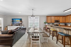 Interior - Nemos Reef | Coastal Retreat Near Surfside Pier (Surfside Beach)