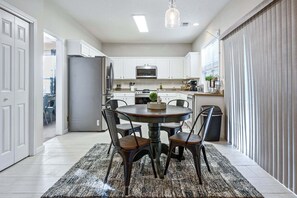 Interior - Pet-friendly 3BR w Porch & Grill Weekday Deals! (Woodstock)