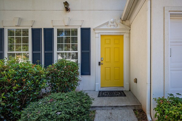 Interior - Pet-friendly 3BR w Porch & Grill Weekday Deals! (Woodstock)