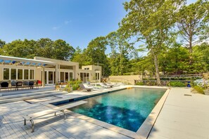 Front of property - Pathside Cove by Rove Travel - 4BR Villa With Outdoor Spaces (Wainscott)