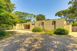 Interior - Pathside Cove by Rove Travel - 4BR Villa With Outdoor Spaces (Wainscott)
