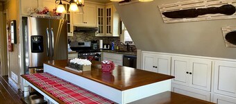 Peaceful Paradise Cabin Farmhouse With Huge Hot Tub