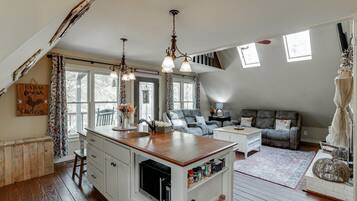 Chalet (3 Bedrooms) | Interior