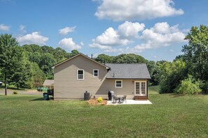 Interior - Pet-friendly 3BR 2BA Quiet Comfort Near Nature (Rydal)