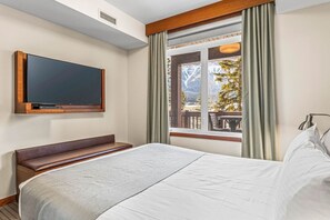 1 bedroom, iron/ironing board, free WiFi, bed sheets - Serene 1BR Rockies Retreat w/ BBQ, Gym & Hot Tub (Canmore)