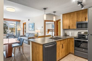 Interior - Serene 1BR Rockies Retreat w/ BBQ, Gym & Hot Tub (Canmore)