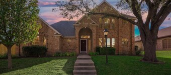 The Prestige Poolside Escape - 5BR w Cinema & Gaming